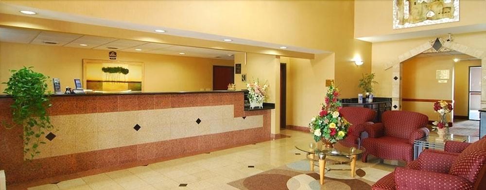 Quality Inn & Suites Buda Exterior photo