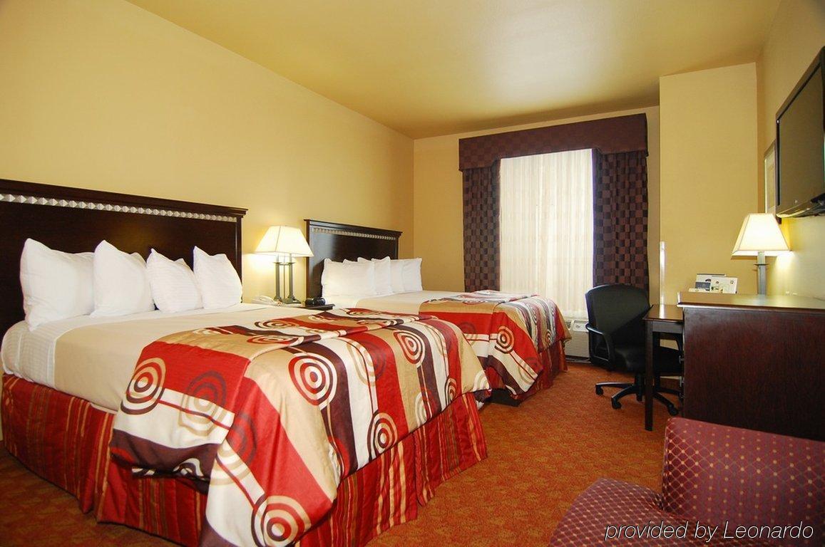 Quality Inn & Suites Buda Exterior photo