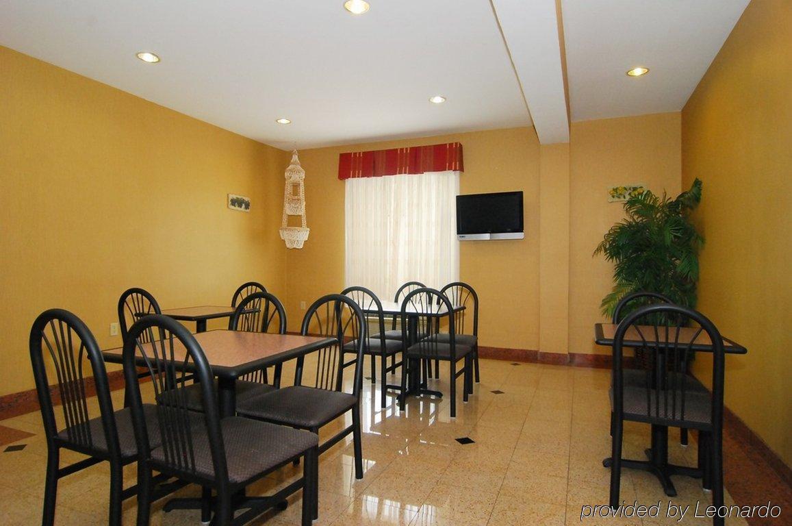 Quality Inn & Suites Buda Restaurant photo