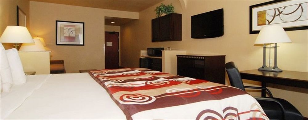 Quality Inn & Suites Buda Exterior photo